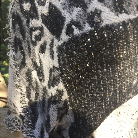 Vince Camuto reversible cape poncho in shades of gray HP24 - Picture 7 of 12